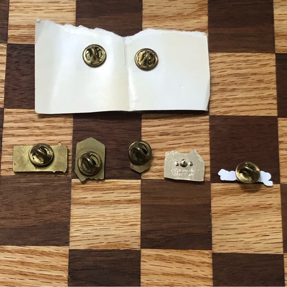 Vintage Alberta Pin Bundle.  Great selection of them - Picture 10 of 13